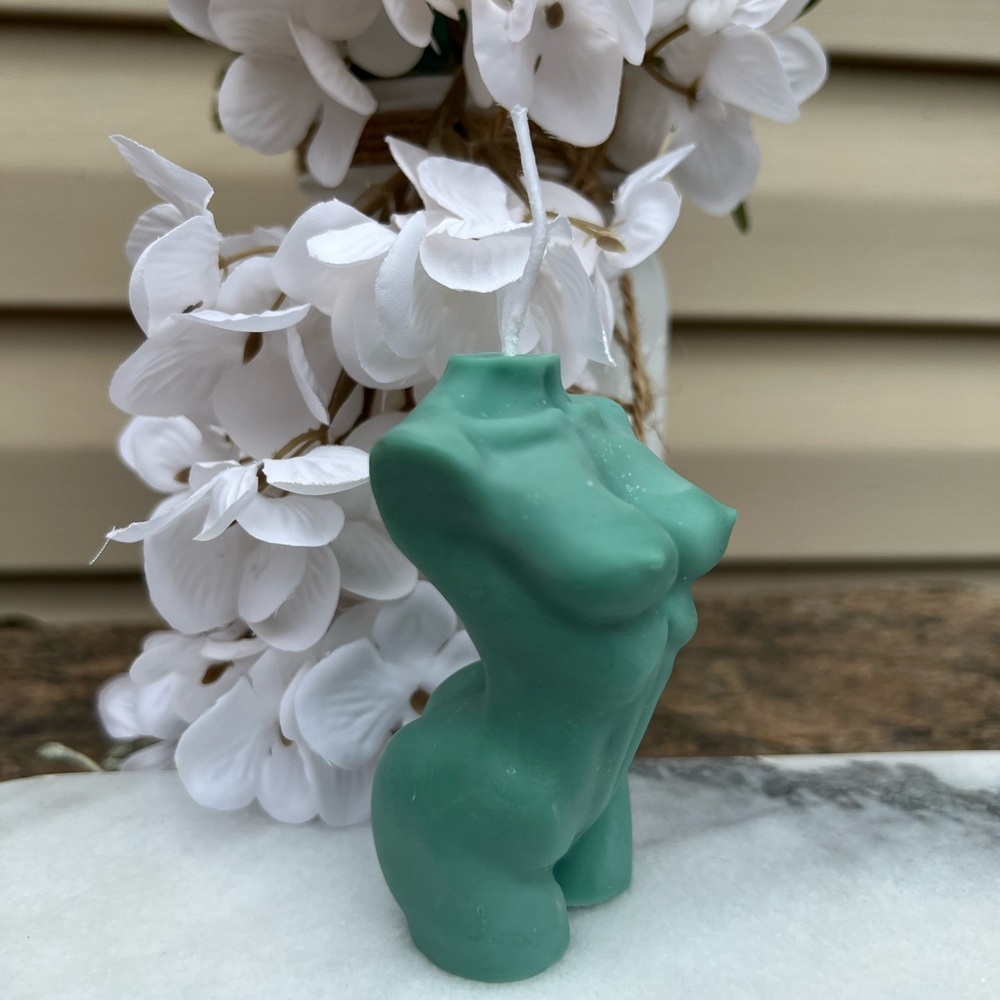 Hand Poured Soy Wax Candle- White Eucalyptus - Picture 4 of 4